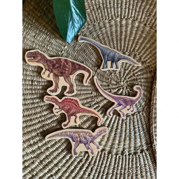 6 Dinosaur Magnets - Picture 1 of 9